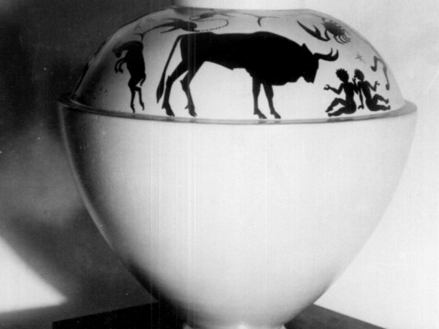 Opera - Vaso con segni zodiacali dipinti sulla spalla. Opera di Roberto Rosati.Scarica il file