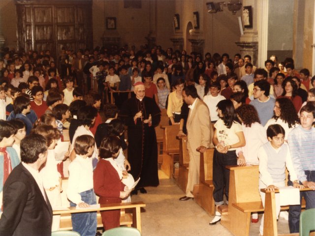 Inaugurazione anno scolastico e Prima Rassegna Didattica - S.E. Mons. Guglielmo Motolese fa il suo ingresso nella chiesa Madre.Scarica il file