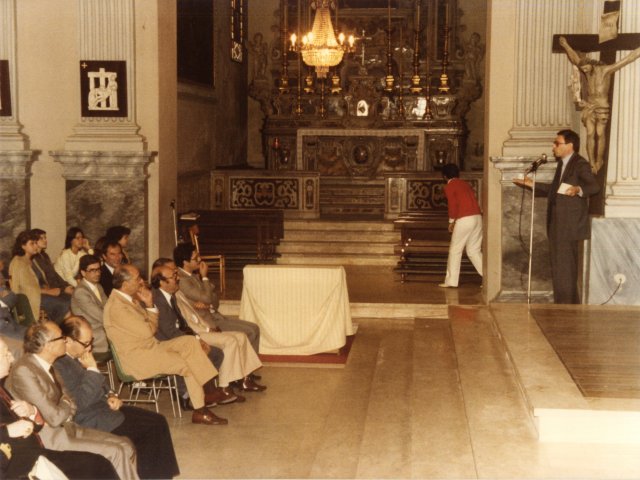 Inaugurazione anno scolastico e Prima Rassegna Didattica - Intervento del Preside Antonio Arces. In prima fila, da sinistra, si riconoscono: Mons. Motolese, Prefetto De Giorgi, On. Amalfitano, Provveditore Gigli, Avv. Antonio Cavallo, Giudice Boccuni, Prof. Cosimo Annicchiarico.Scarica il file