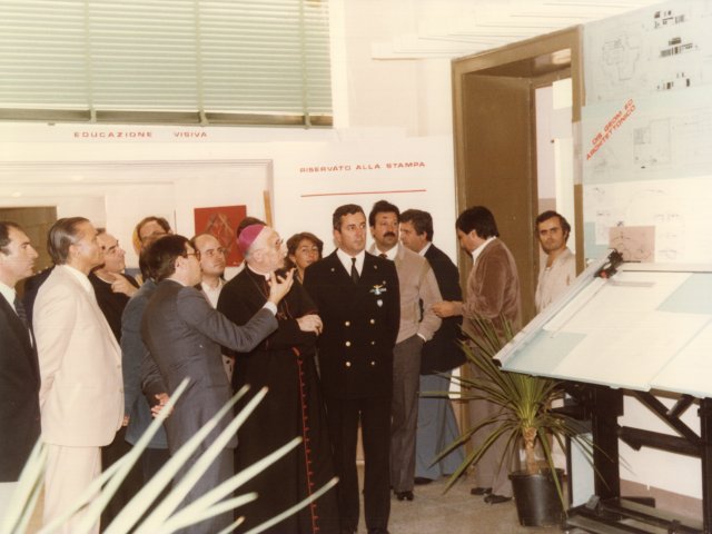 Inaugurazione anno scolastico e Prima Rassegna Didattica - Da sinistra: prof. Enzo D’Alò, Giudice Boccuni, Don Domenico Lorusso, Preside Arces, prof. Domenico Galeone, Mons. Motolese, ?, ?, prof. Attilio Lenti, prof. Pio Nono Mazza, prof. Pasquale Chianura e prof. Oronzo D’Amuri.Scarica il file