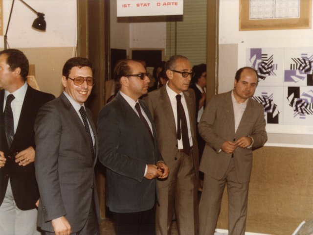 Inaugurazione anno scolastico e Prima Rassegna Didattica - Da sinistra: prof. Enzo D’Alò, Preside Arces, On. Amalfitano, Prefetto De Giorgi e prof. Galeone.Scarica il file