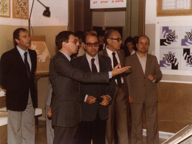 Inaugurazione anno scolastico e Prima Rassegna Didattica - Da sinistra: prof. Enzo D’Alò, Preside Arces, On. Amalfitano, Prefetto De Giorgi e prof. Galeone.Scarica il file