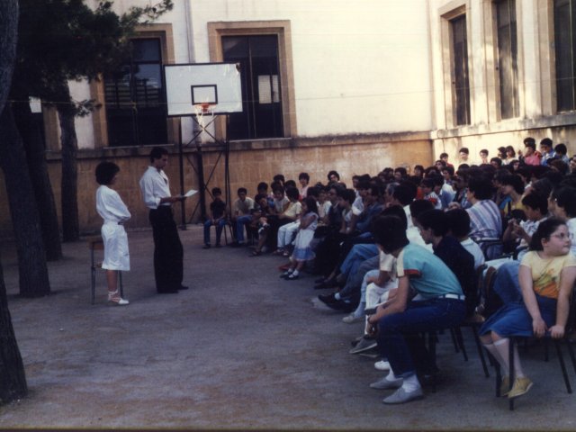 Teatrino Scuola Media Annessa - Cerimonia di premiazione degli alunni della Scuola Media Annessa che hanno partecipato al progetto sul teatrino. Scarica il file