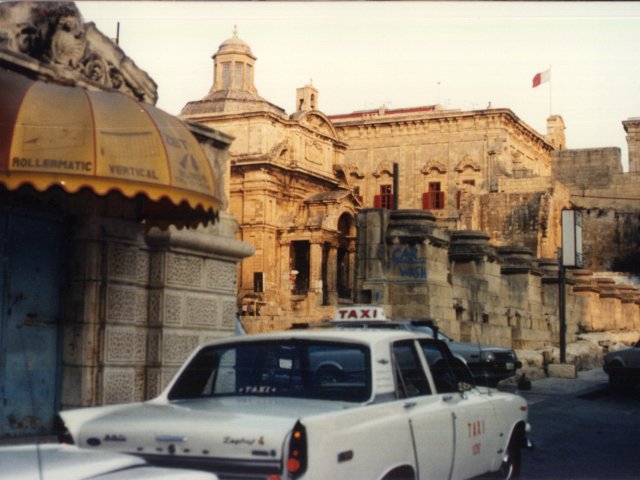 Viaggio d’istruzione a Malta di una classe della Scuola Media Annessa - Veduta di Malta. Scarica il file