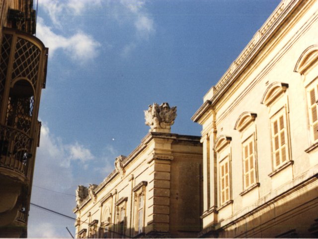 Viaggio d’istruzione a Malta di una classe della Scuola Media Annessa - Veduta di Malta. Scarica il file