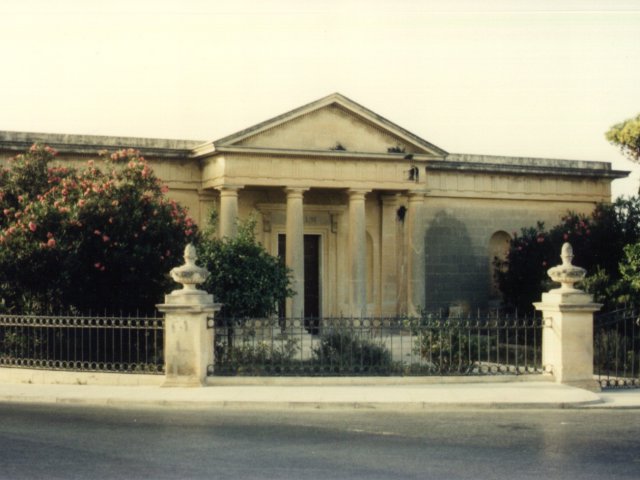 Viaggio d’istruzione a Malta di una classe della Scuola Media Annessa - Veduta di Malta. Scarica il file