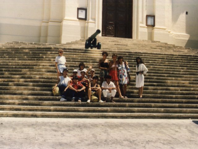 Viaggio d’istruzione a Malta di una classe della Scuola Media Annessa - Foto di gruppo. Scarica il file