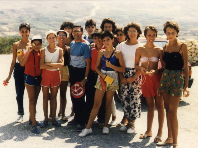 Viaggio d’istruzione a Malta di una classe della Scuola Media Annessa - Foto di gruppo con il Preside Arces.Scarica il file