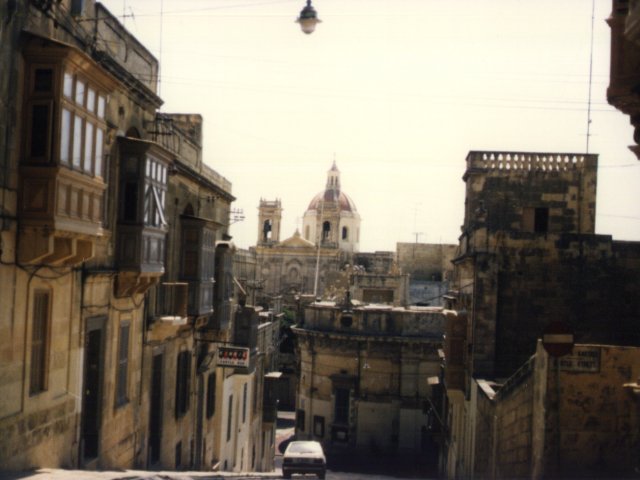 Viaggio d’istruzione a Malta di una classe della Scuola Media Annessa - Vista di Malta.Scarica il file