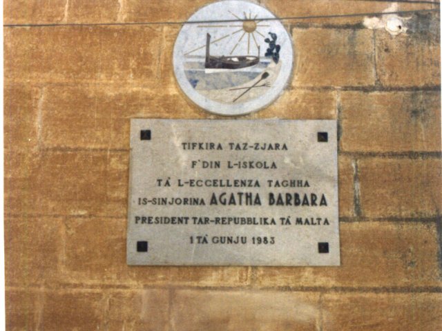 Viaggio d’istruzione a Malta di una classe della Scuola Media Annessa - Targa commemorativa.Scarica il file