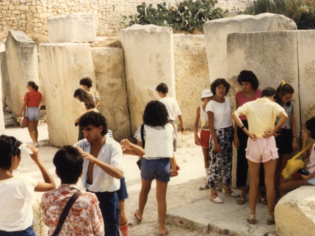 Viaggio d’istruzione a Malta di una classe della Scuola Media Annessa - Visita ad un sito archeologico.Scarica il file