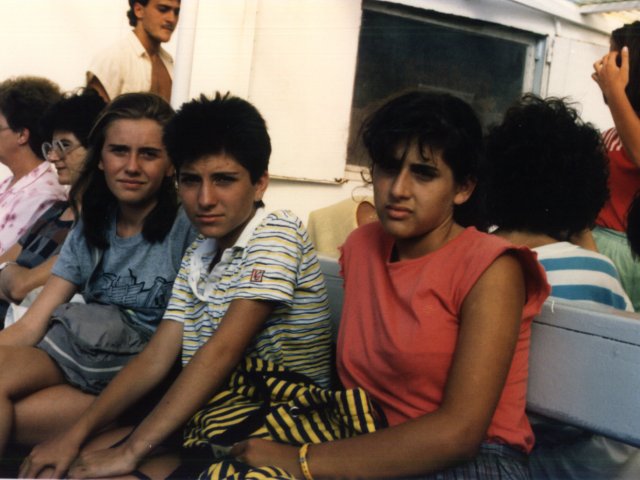 Viaggio d’istruzione a Malta di una classe della Scuola Media Annessa - Foto di gruppo sul traghetto.Scarica il file