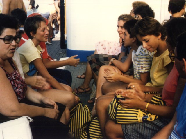 Viaggio d’istruzione a Malta di una classe della Scuola Media Annessa - Foto di gruppo sul traghetto.Scarica il file