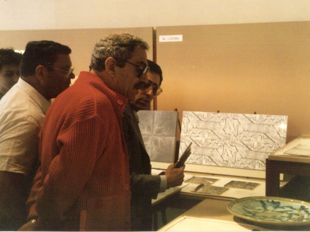 Nino Manfredi visita la 2ª Mostra Didattica - Nino Manfredi, con il prof. Fornaro ed il Preside Arces, visita la Mostra.Scarica il file