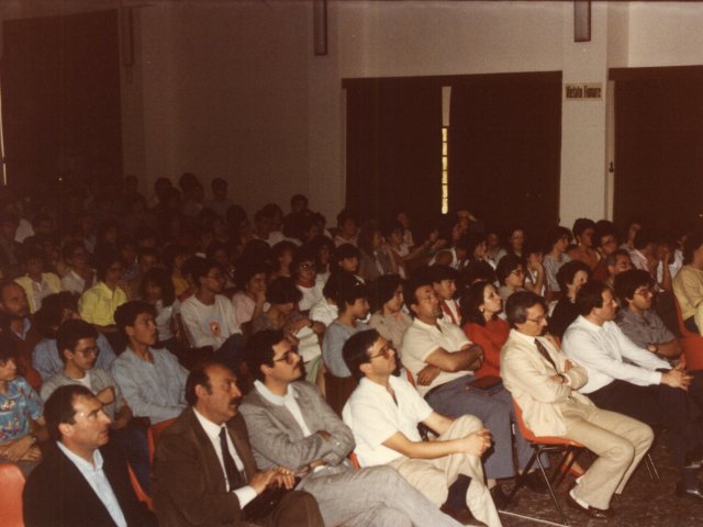 Teatro Monticello - Incontro-conferenza con il cardiochirurgo Tessler dell’ospedale di Potenza - La platea degli intervenuti alla conferenza.Scarica il file