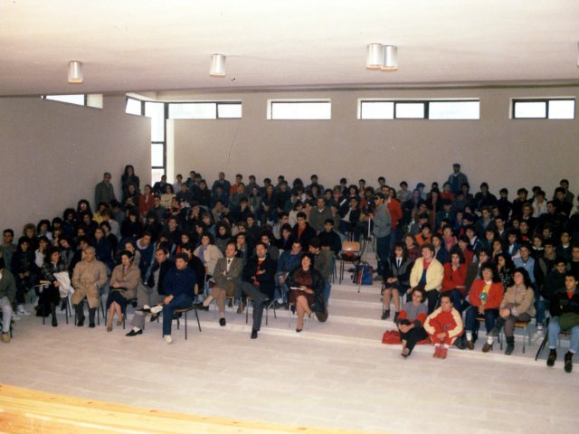 Visita dell’artista Ernesto Treccani - La platea degli alunni e docenti.Scarica il file