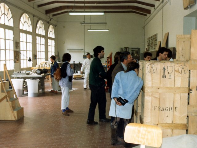 Viaggio d’istruzione del Corso di Restauro a Firenze - Gli alunni del Corso di restauro nei laboratori dell’Opificio delle Pietre Dure di Firenze.Scarica il file