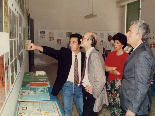 Visita del Capo dell’Ispettorato per l’Istruzione artistica, dott Mistretta - Prof. Nicola Gigante, dott. Mistretta, prof.ssa Spagnulo, Preside De Filippis.Scarica il file