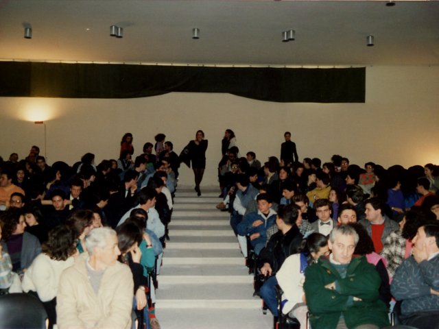 Manifestazione “Omaggio alla Donna” - L’Istituto Statale d’Arte e la Scuola Media Annessa presentano “OMAGGIO ALLA DONNA”, sfilata di moda, recital e commedia dedicate alla donna. Le manifestazioni, svoltesi nell’auditorium, sono state coordinate dalle prof.sse Cristina Ettorre, per la S.M.A.Scarica il file