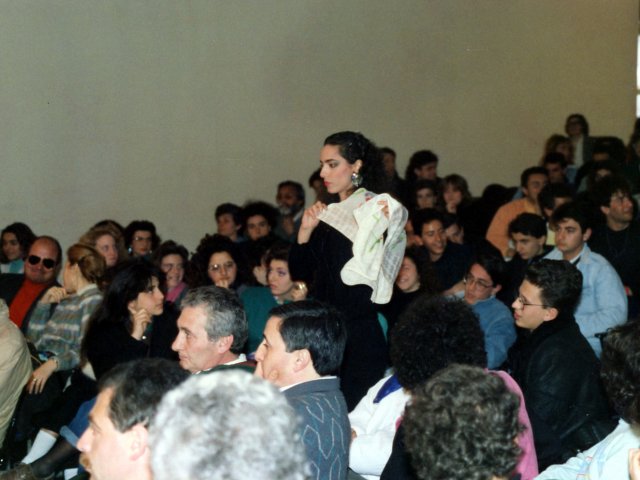 Manifestazione “Omaggio alla Donna” - L’Istituto Statale d’Arte e la Scuola Media Annessa presentano “OMAGGIO ALLA DONNA”, sfilata di moda, recital e commedia dedicate alla donna. Le manifestazioni, svoltesi nell’auditorium, sono state coordinate dalle prof.sse Cristina Ettorre, per la S.M.A.Scarica il file