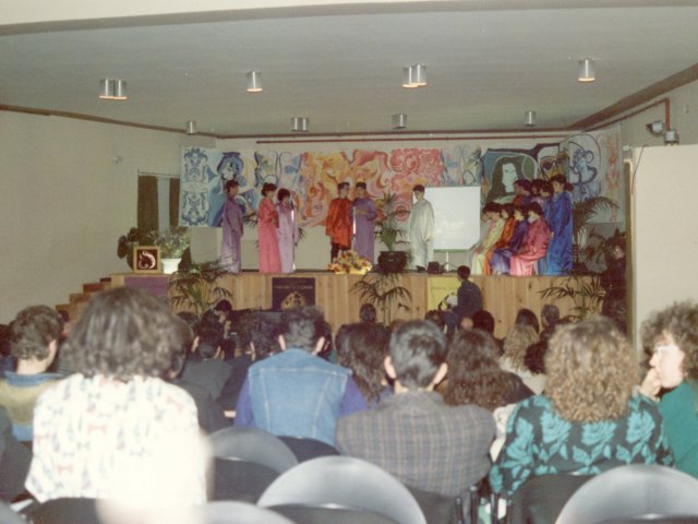 Manifestazione “Omaggio alla Donna” - L’Istituto Statale d’Arte e la Scuola Media Annessa presentano “OMAGGIO ALLA DONNA”, sfilata di moda, recital e commedia dedicate alla donna. Le manifestazioni, svoltesi nell’auditorium, sono state coordinate dalle prof.sse Cristina Ettorre, per la S.M.A.Scarica il file