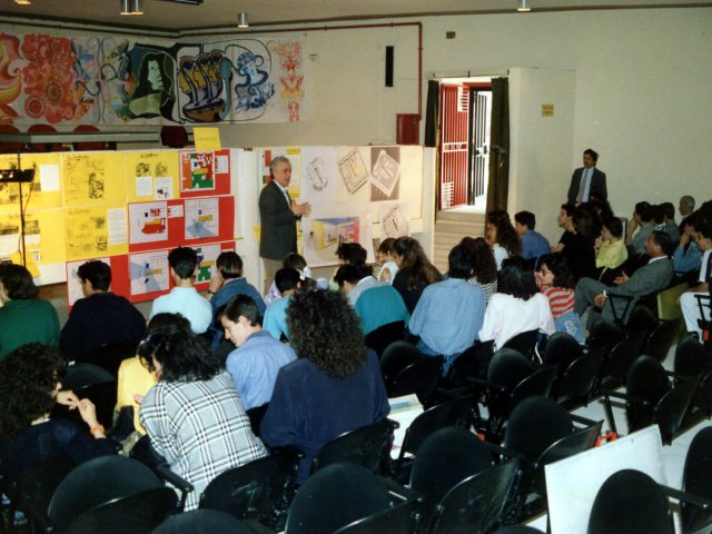 Giornata di studio su Le Corbusier - Gli alunni delle classi terminali partecipano ad una giornata di studio sull’architettura di Le Corbusier. L’attività è stata organizzata dai docenti di discipline geometriche coordinati dal prof. Cosimo D’Urso. Nella foto il Preside De Filippis ed il proScarica il file