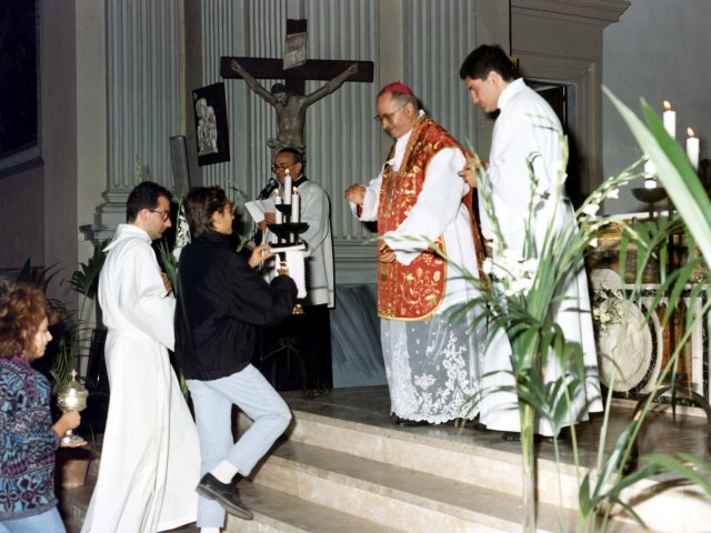 Cerimonia di inaugurazione as 1988/89 - Nella chiesa Madre si tiene la cerimonia religiosa per l’inaugurazione dell’anno scolastico 1988/89. Un momento della cerimonia.Scarica il file