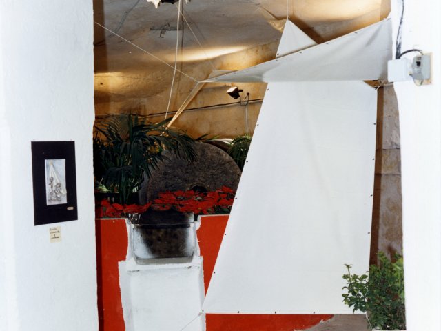 9ª Mostra del Presepe - 17/12/88 - 8/1/89 - Nel Trappeto Pinca si svolge la 9ª Mostra del Presepe 88/89, allestita dall’Istituto Statale d’Arte. Interno della sala espositiva.Scarica il file