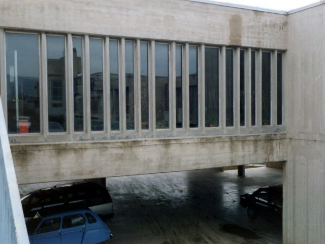 Mostra “Natale in fabbrica con la scuola” - 1989/90 - All’interno di un capannone nella zona industriale di Potenza, gli Istituti d’Arte di Grottaglie e Potenza organizzano ed allestiscono la mostra “Natale in fabbrica con la scuola”. L’Istituto Statale d’arte di Potenza.Scarica il file