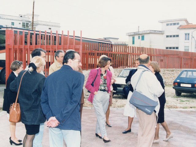 Visita della delegazione della città di Brest - Una delegazione del comune francese di Brest (Bretagna), città gemellata con Taranto, torna, per la seconda volta a visitare la nostra scuola. All’ingresso della scuola il Preside Vincenzo De Filippis accoglie gli ospiti.Scarica il file