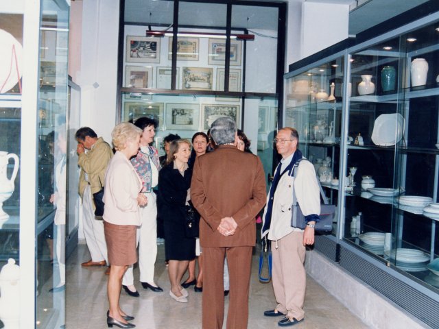 Visita della delegazione della città di Brest - Una delegazione del comune francese di Brest (Bretagna), città gemellata con Taranto, torna, per la seconda volta a visitare la nostra scuola. Il gruppo di ospiti francesi visita il Museo didattico.Scarica il file