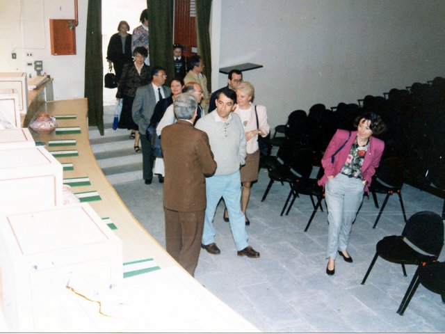 Visita della delegazione della città di Brest - Una delegazione del comune francese di Brest (Bretagna), città gemellata con Taranto, torna, per la seconda volta a visitare la nostra scuola. A conclusione della visita la delegazione si sposta nell’auditorium dove il Preside De Filippis saluta gli ospitScarica il file