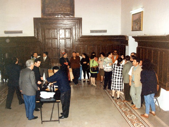 Visita e benedizione della scuola da parte di SE Mons Benigno Papa - L’Arcivescovo di Taranto Mons. Benigno Papa, è in visita nella nostra scuola. A conclusione della cerimonia religiosa Don Domenico Lorusso riceve il Preside De Filippis ed i docenti dell’Istituto in sagrestia, per un piccolo rinfresco.Scarica il file