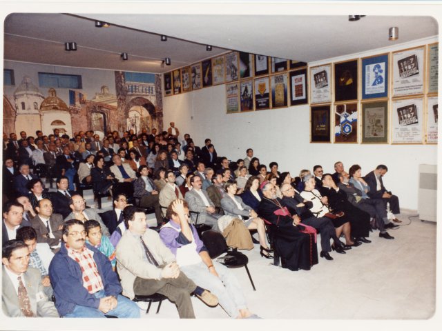 Presentazione del dizionario grottagliese scritto da Don Cosimo Occhibianco - Nell’auditorium della scuola viene presentato il “Dizionario etimologico grottagliese” opera di Don Cosimo Occhibianco. L’auditorium gremito. In prima fila S.E. Moms. Benigno Papa, Arcivescovo di Taranto. Scarica il file