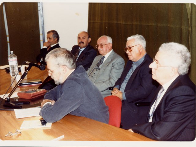 Presentazione del dizionario grottagliese scritto da Don Cosimo Occhibianco - Nell’auditorium della scuola viene presentato il “Dizionario etimologico grottagliese” opera di Don Cosimo Occhibianco. Intervento del dott. prof. Rainer Bigalke.Scarica il file