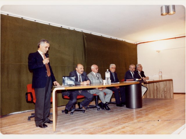 Presentazione del dizionario grottagliese scritto da Don Cosimo Occhibianco - Nell’auditorium della scuola viene presentato il “Dizionario etimologico grottagliese” opera di Don Cosimo Occhibianco. Intervento del  prof. Rosario Quaranta.Scarica il file