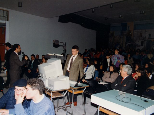 Seminario-convegno delle Arti Grafiche - La sezione Arti Grafiche organizza un Seminario-convegno sul tema “La scuola e il mondo del lavoro nelle arti grafiche”. Agli incontri partecipano varie personalità del mondo politico-amministrativo e tecnici del settore delle arti grafiche.  Tra di essi:Scarica il file