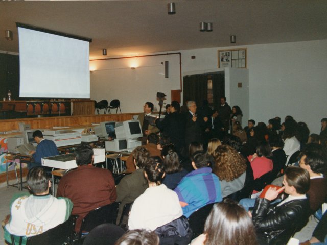 Seminario-convegno delle Arti Grafiche - La sezione Arti Grafiche organizza un Seminario-convegno sul tema “La scuola e il mondo del lavoro nelle arti grafiche”. Agli incontri partecipano varie personalità del mondo politico-amministrativo e tecnici del settore delle arti grafiche.  Tra di essi:Scarica il file