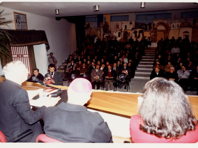 Presentazione del libro “Il Monastero di Santa Chiara” - Nell’auditorium dell’Istituto si svolge l’incontro per la presentazione del libro “Il Monastero di Santa Chiara”.Scarica il file