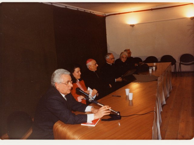 Presentazione del libro “Il Monastero di Santa Chiara” - Nell’auditorium dell’Istituto si svolge l’incontro per la presentazione del libro “Il Monastero di Santa Chiara”. Intervento del Preside Vincenzo De Filippis.Scarica il file