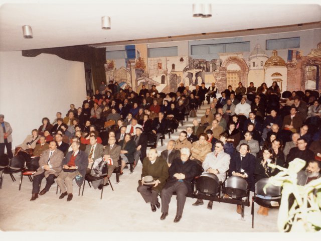 Presentazione del libro “Il Monastero di Santa Chiara” - Nell’auditorium dell’Istituto si svolge l’incontro per la presentazione del libro “Il Monastero di Santa Chiara”. Nella foto, al centro in prima fila, si riconoscono l’avv. Antonio Cavallo e Don Cosimo Occhibianco.Scarica il file