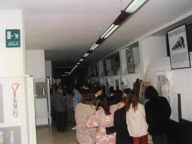 Inaugurazione mostra didattica “Tie Art” - Coordinata dal prof. Giorgio De Cesario viene inaugurata la mostra didattica “Tie Art” sulla decorazione grafica delle cravatte. La mostra.Scarica il file