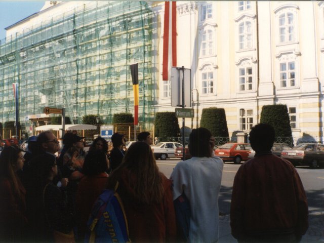 Viaggio d’istruzione a Innsbruck, Praga e Salisburgo - Un gruppo di alunni dell’Istituto partecipa al viaggio d’istruzione a Innsbruck, Praga e Salisburgo, accompagnati dai proff. Teresa Bray ed Enrico Rizzo e dal Preside Vincenzo De Filippis. Visita di Innsbruck.Scarica il file