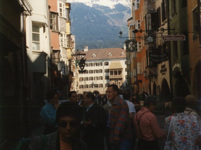 Viaggio d’istruzione a Innsbruck, Praga e Salisburgo - Un gruppo di alunni dell’Istituto partecipa al viaggio d’istruzione a Innsbruck, Praga e Salisburgo, accompagnati dai proff. Teresa Bray ed Enrico Rizzo e dal Preside Vincenzo De Filippis. Visita di Innsbruck.Scarica il file