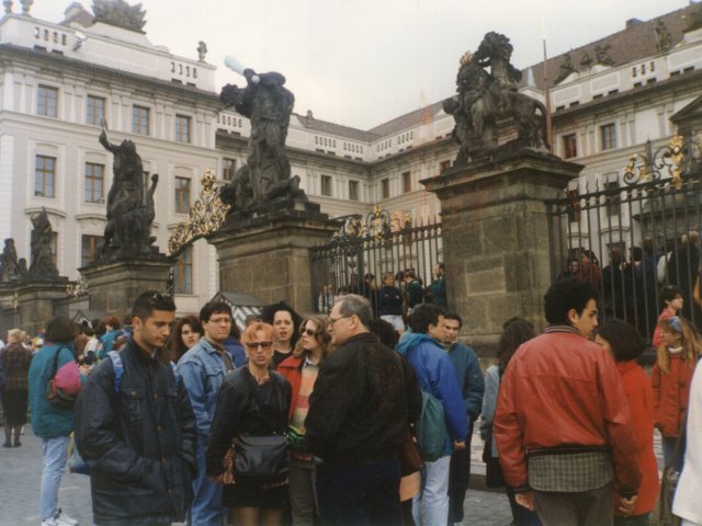 Viaggio d’istruzione a Innsbruck, Praga e Salisburgo - Un gruppo di alunni dell’Istituto partecipa al viaggio d’istruzione a Innsbruck, Praga e Salisburgo, accompagnati dai proff. Teresa Bray ed Enrico Rizzo e dal Preside Vincenzo De Filippis. Visita di Praga.Scarica il file