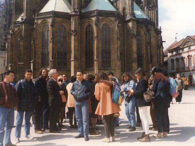 Viaggio d’istruzione a Innsbruck, Praga e Salisburgo - Un gruppo di alunni dell’Istituto partecipa al viaggio d’istruzione a Innsbruck, Praga e Salisburgo, accompagnati dai proff. Teresa Bray ed Enrico Rizzo e dal Preside Vincenzo De Filippis. Visita di Praga.Scarica il file