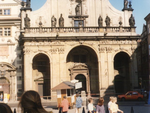 Viaggio d’istruzione a Innsbruck, Praga e Salisburgo - Un gruppo di alunni dell’Istituto partecipa al viaggio d’istruzione a Innsbruck, Praga e Salisburgo, accompagnati dai proff. Teresa Bray ed Enrico Rizzo e dal Preside Vincenzo De Filippis. Visita di Praga.Scarica il file