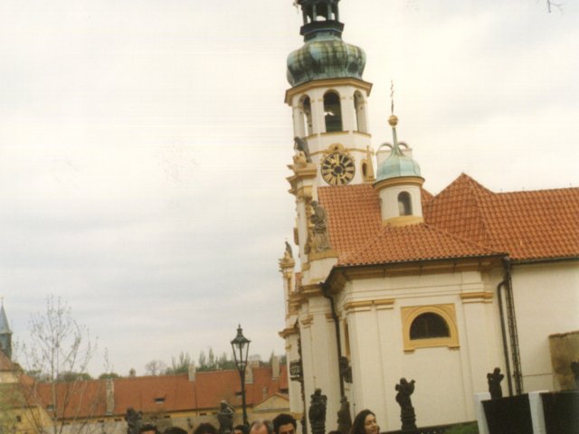 Viaggio d’istruzione a Innsbruck, Praga e Salisburgo - Un gruppo di alunni dell’Istituto partecipa al viaggio d’istruzione a Innsbruck, Praga e Salisburgo, accompagnati dai proff. Teresa Bray ed Enrico Rizzo e dal Preside Vincenzo De Filippis. Visita di Praga.Scarica il file