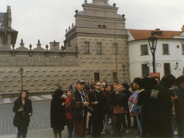 Viaggio d’istruzione a Innsbruck, Praga e Salisburgo - Un gruppo di alunni dell’Istituto partecipa al viaggio d’istruzione a Innsbruck, Praga e Salisburgo, accompagnati dai proff. Teresa Bray ed Enrico Rizzo e dal Preside Vincenzo De Filippis. Visita di Praga.Scarica il file