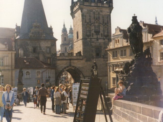 Viaggio d’istruzione a Innsbruck, Praga e Salisburgo - Un gruppo di alunni dell’Istituto partecipa al viaggio d’istruzione a Innsbruck, Praga e Salisburgo, accompagnati dai proff. Teresa Bray ed Enrico Rizzo e dal Preside Vincenzo De Filippis. Visita di Praga.Scarica il file